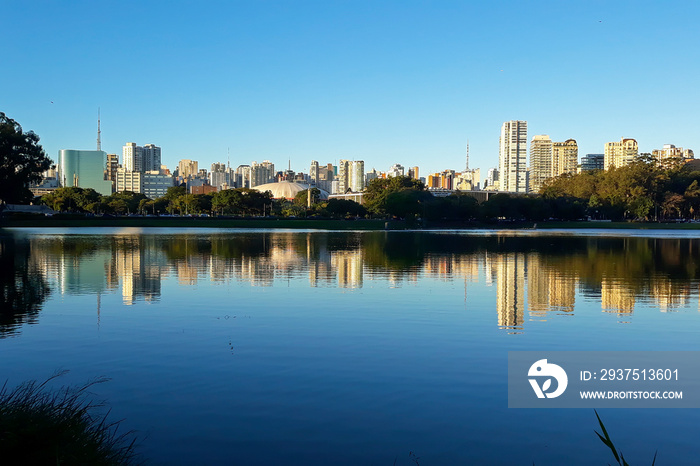 Ibirapuera lake with the city of São Paulo in the background