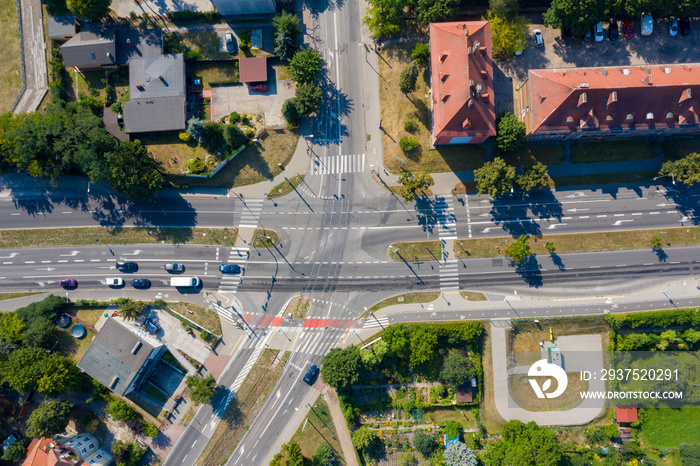 Widok z lotu ptaka na skrzyżowanie ulic z trakcją tramwajową na Roosvelta, Kazimierza Wielkiego i Mi