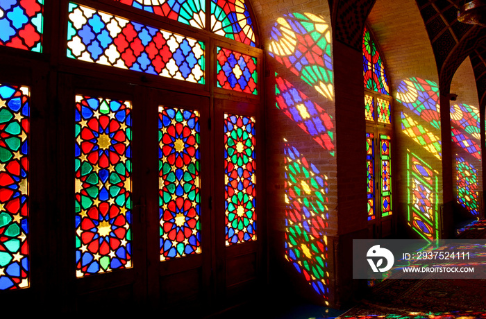 伊朗设拉子Nasir ol Molk清真寺，即所谓的粉红清真寺