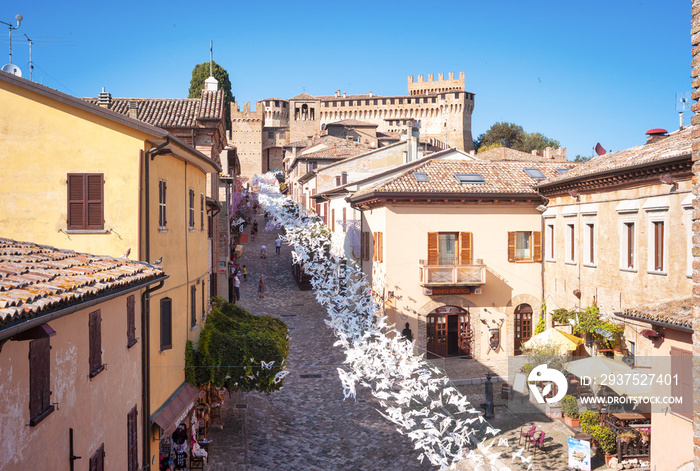 意大利马尔凯格拉达拉古城全景。彩色图像