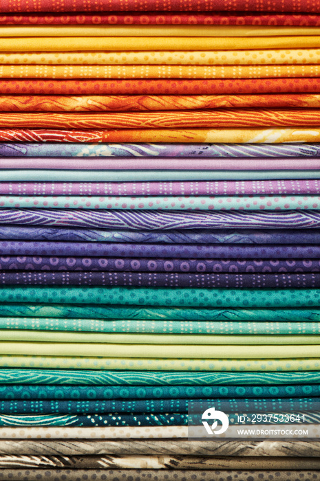 彩色织物堆