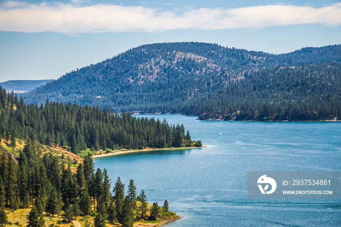 columbia river scenes on a beautiful sunny day