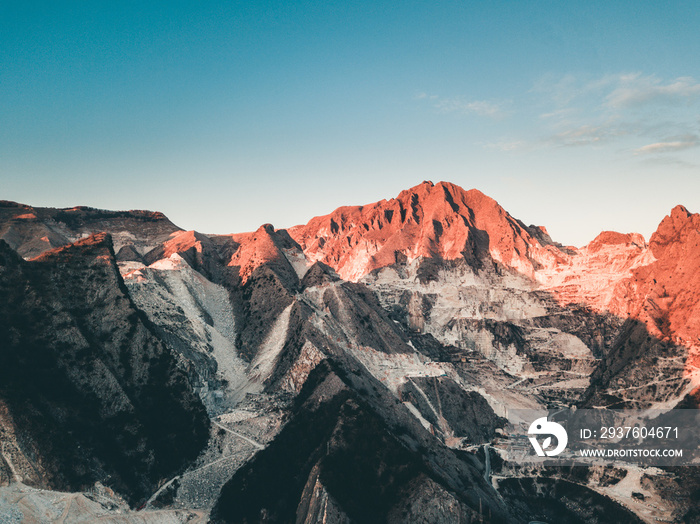 Montagna Alpi Apuane per la produzione del Marmo di Carrara