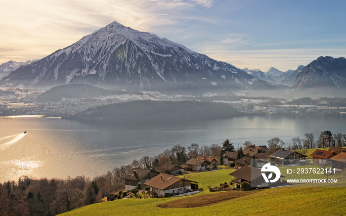 瑞士冬季图恩全景
