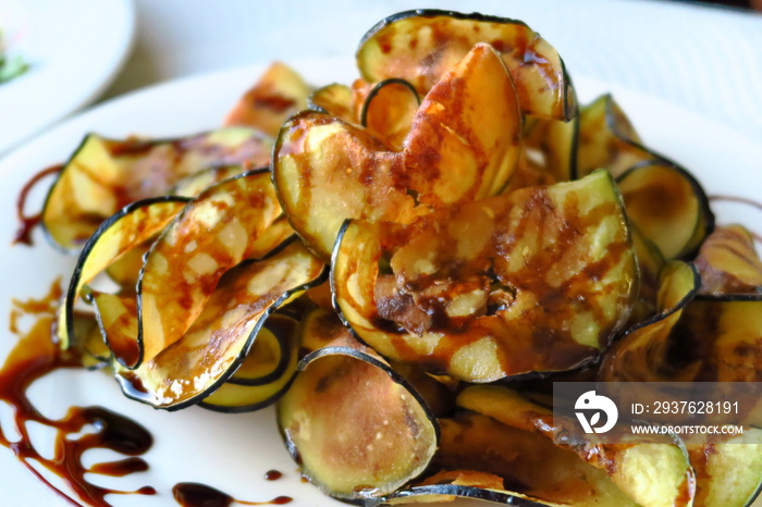 Aubergines grillées au miel.