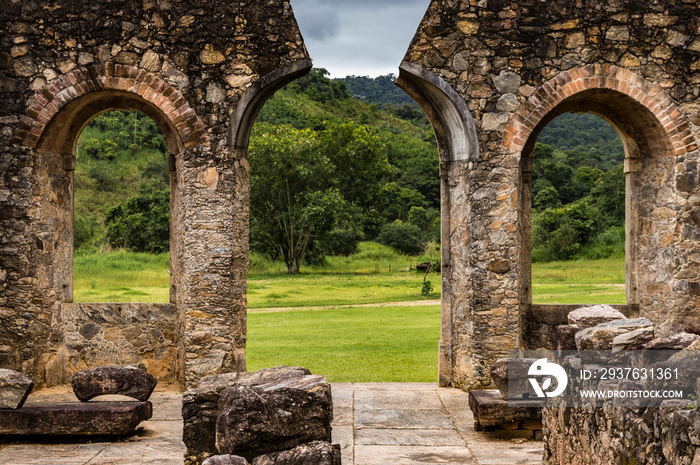 Ruínas do Parque Arqueológico e Ambiental de São João Marcos