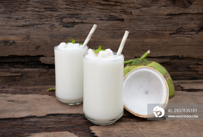 椰子奶昔白果汁奶昔混合饮料健康高蛋白，味道鲜美