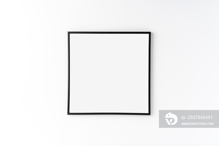 白底黑画框。带复制空间的实体模型