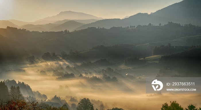 Morgenstimmung mit Nebel im Mostviertel und Ötscher, Österreich, Austria