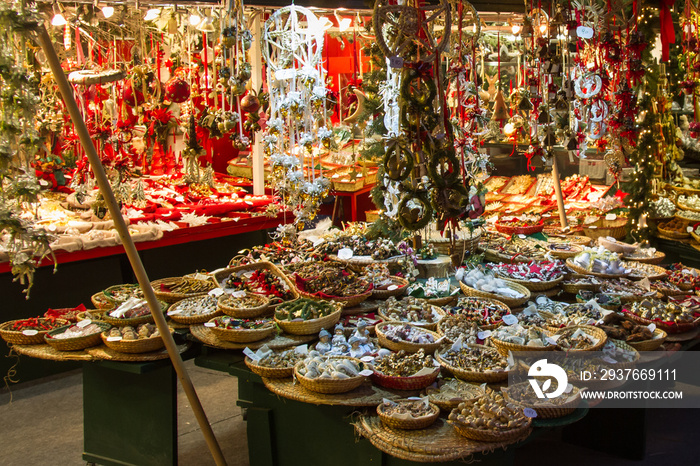 Artikel auf einem Weihnachtsmarkt in Salzburg, Österreich