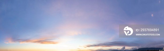 彩色日落或日出时的云景全景。拍摄于英国西海岸