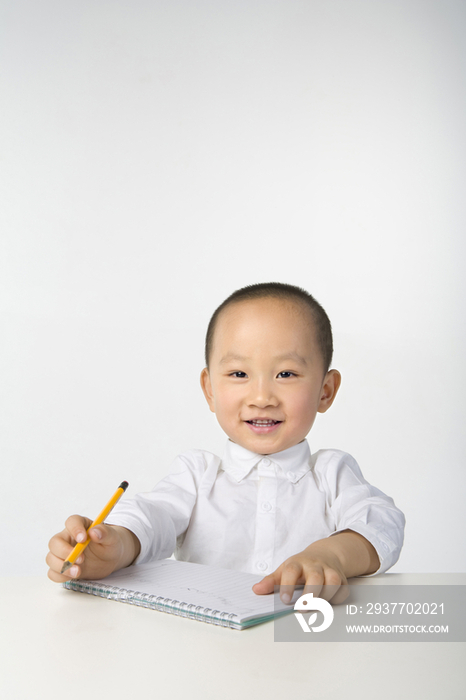 小男孩学习