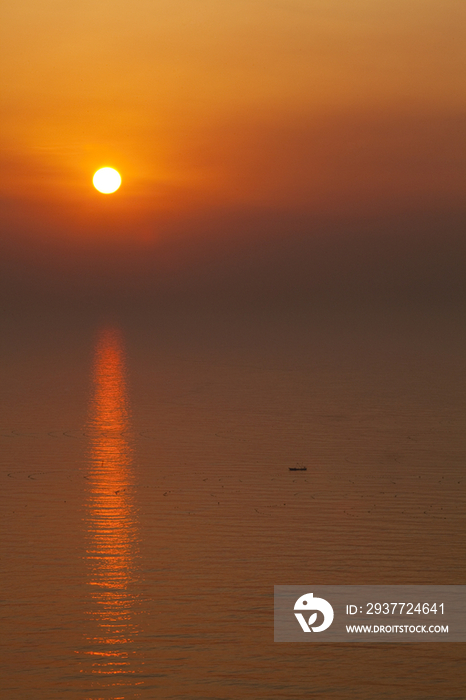 海上日出