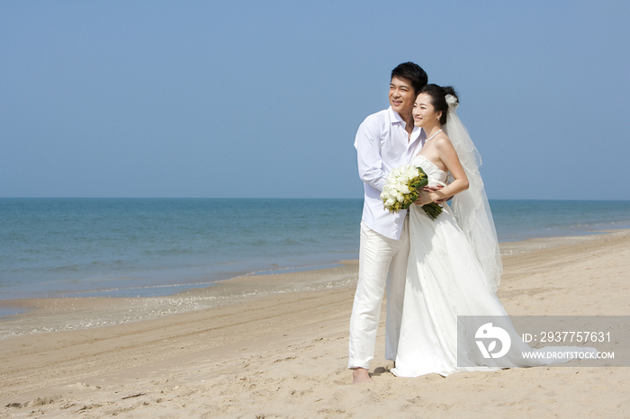 海滩浪漫婚纱情侣