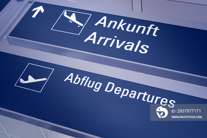 Flughafen - Ankunft - Abflug