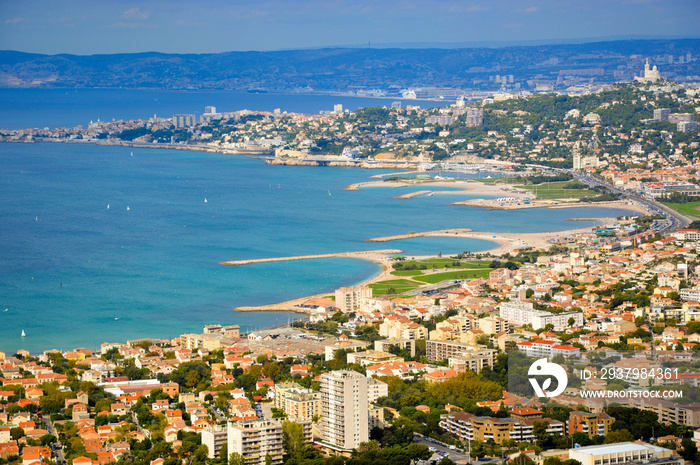 Carte postale - La Bonne Mère veillant sur Marseille