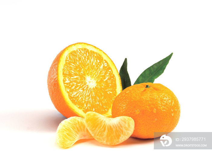 Half orange with mandarin and slices