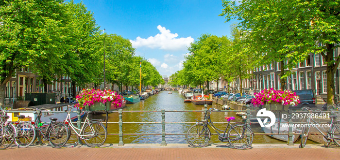 Schönes Amsterdam im Sommer