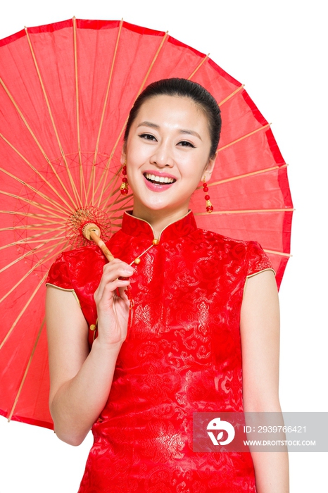 棚拍穿红色旗袍的年轻女人举着油布伞
